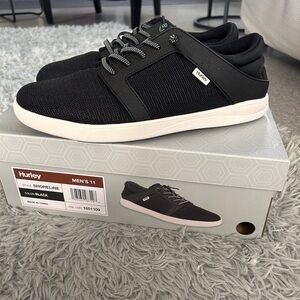 Hurley Black and White Sneakers Minimalist Design